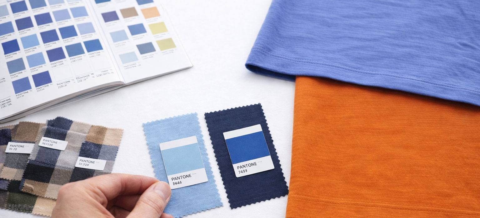 Fabric sampling for bulk production: confirming color, handfeel, and specifications before large-scale manufacturing